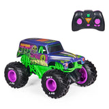 Monster Jam, Official Grave Digger Freestyle Force, Remote Control Car Indoor/Outdoor 12 Stunts, 1:15 Scale